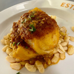 Imatge d'un plat de bacallà a la llauna del Restaurant Ca L'Estevet