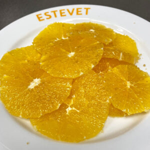 Imatge d'una plat de fruita (taronja) del Restaurant Ca L'Estevet
