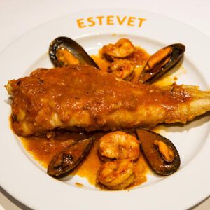 Imatge d'un plat de rap a la marinera del Restaurant Ca L'Estevet