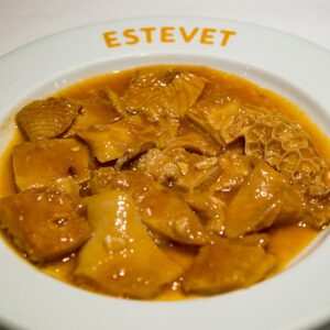 Imatge d'un plat de tripa de la casa del Restaurant Ca L'Estevet